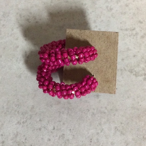 Gold with fuchsia bead hoop earrings - Picture 2 of 6